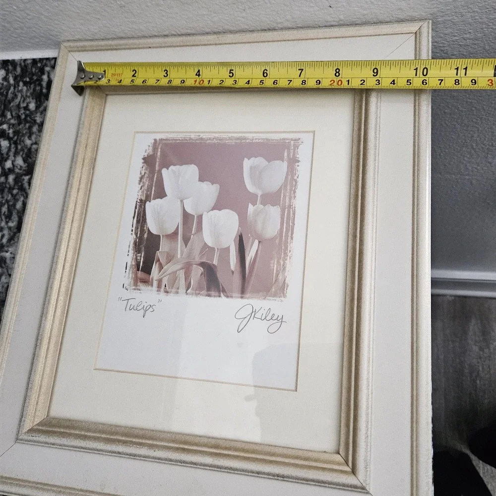Tulips‎ Print with J.Kiley Signature in a beige and gold glitter wooden frame